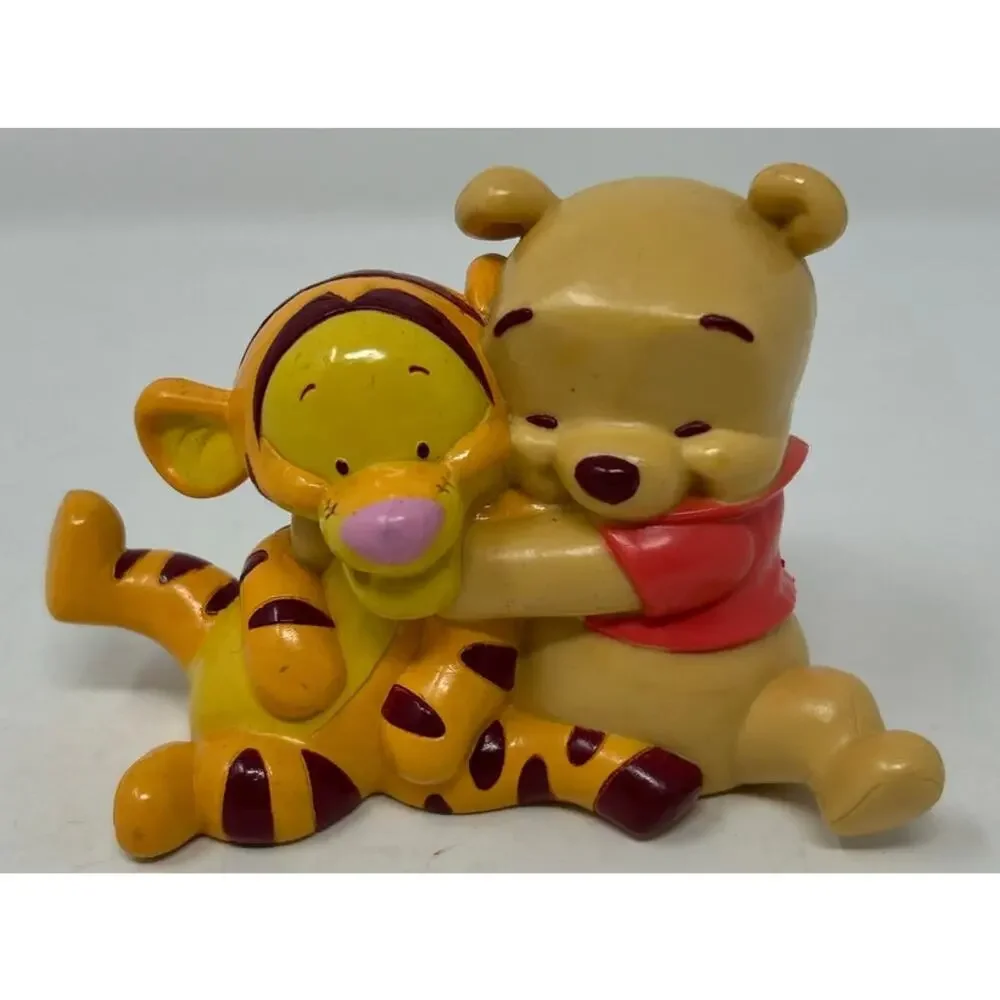 DecoPak Inc. Disney Baby Winnie the Pooh Hugging Baby Tigger the‎ Tiger Figurine